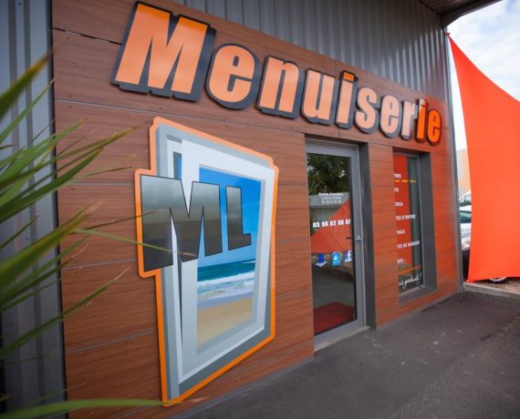 Devanture de votre installateur-conseil de portails, clôtures et claustras Charuel ML Menuiserie