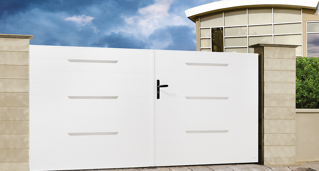 Portail PVC battant modèle Hood avec insert inox